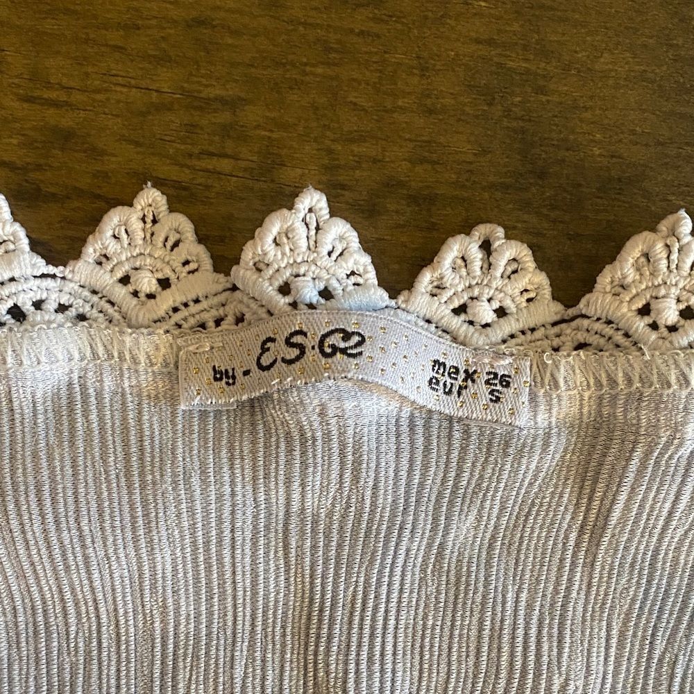 Floral Lace Light Blue and Cream Sleeveless Blouse - Picture 4 of 6